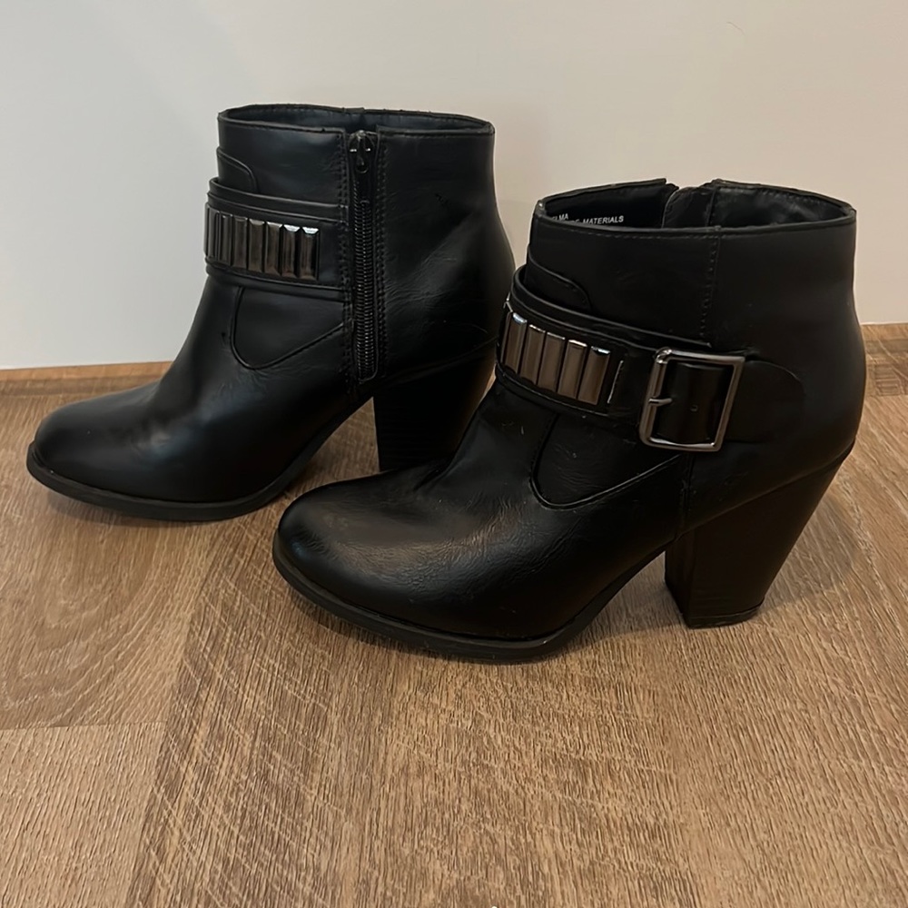 Barely worn low cut boots! Well taken care of with hardly any signs of wear.